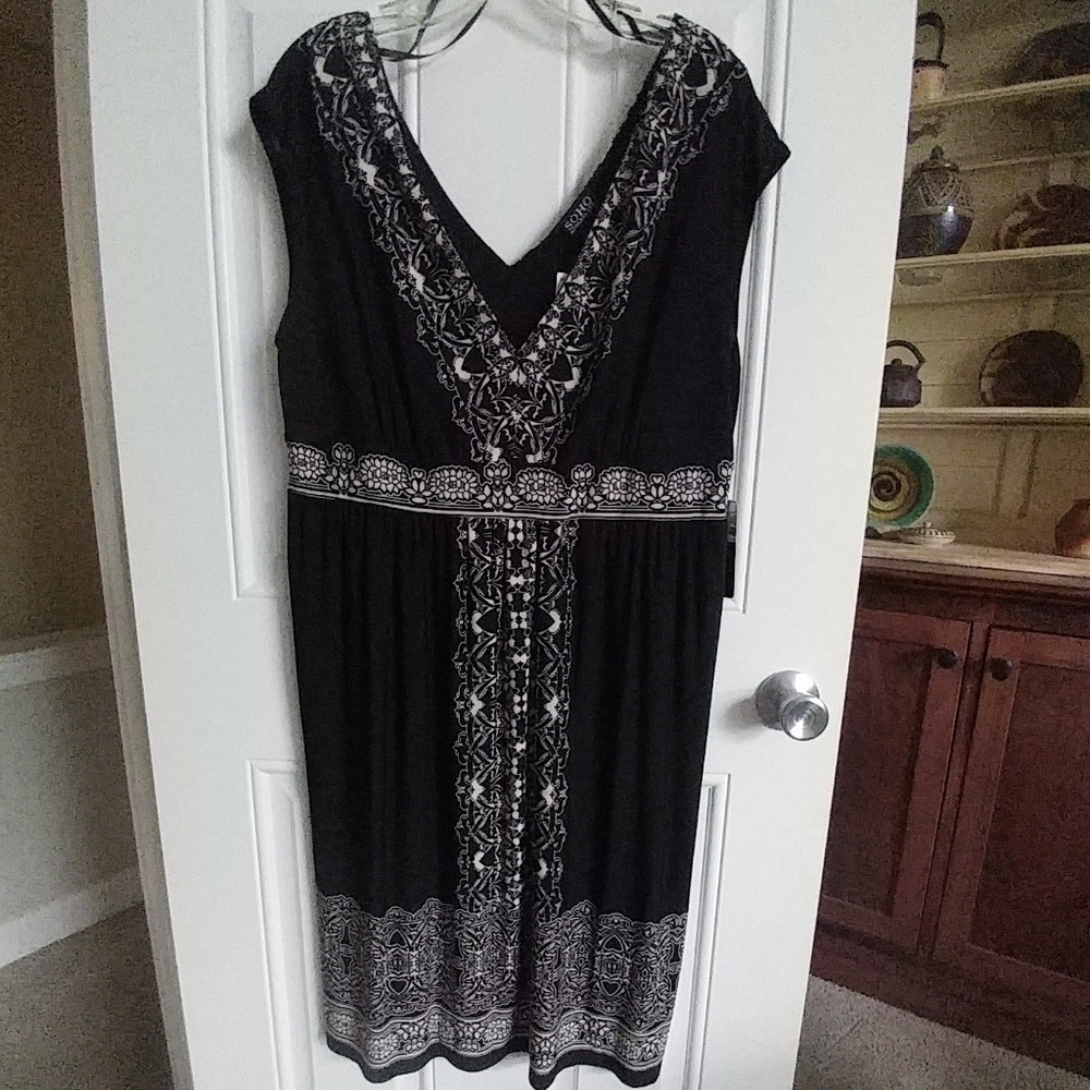 Soho Apparel black white print v neck dress 14